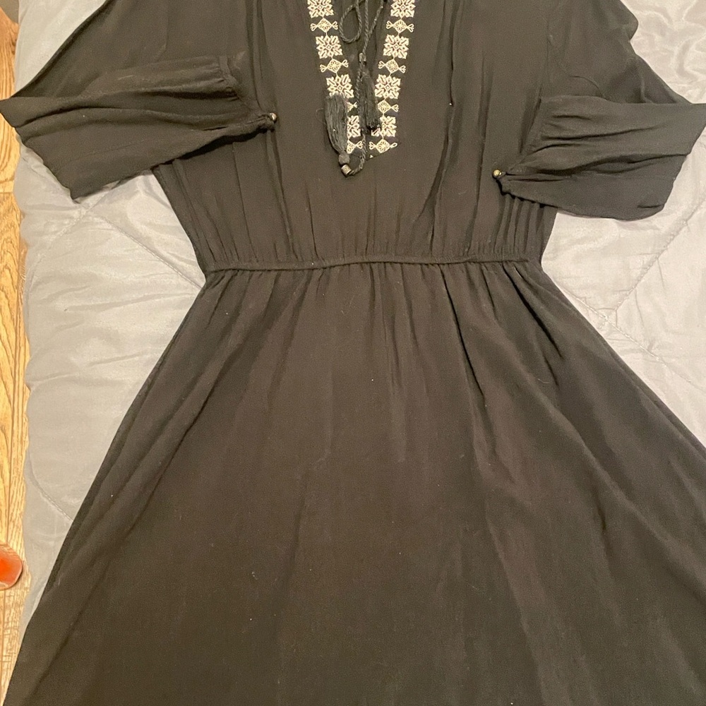 Forever 21 Black Embroidered V-Neck Long Sleeve Dress